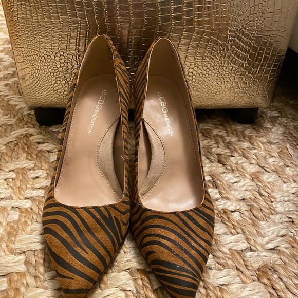 BCBG Pumps - Picture 4 of 7